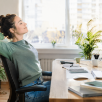 Votre routine bien-être au travail devant un écran